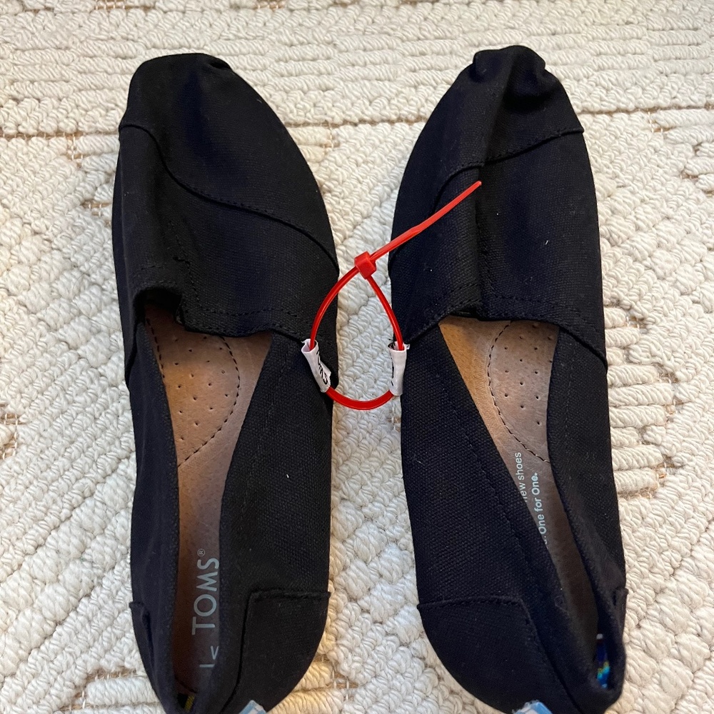 New TOMS canvas slip-one, black, size 9